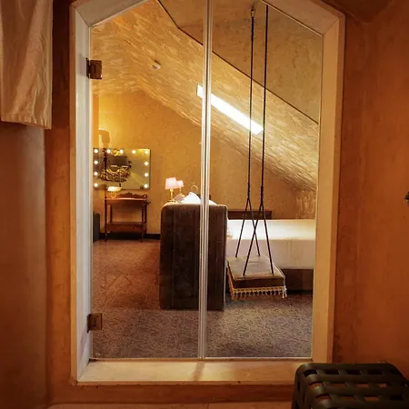 Pensao Amor Madam'S Lodge-3